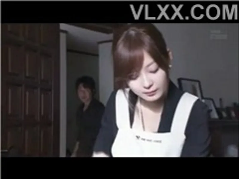 Gã chồng đi công tác, bà xã ở nhà bị người tình của chị gái cưỡng hiếp